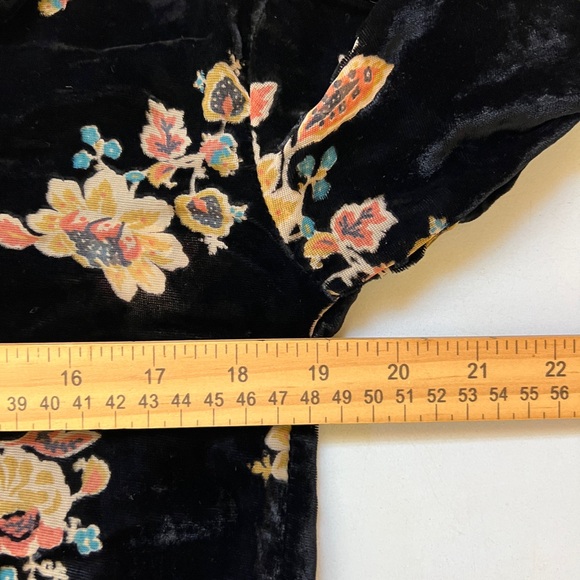 Another Love Women's Velvet Floral Button Front Top Black Yellow Size Small - Picture 7 of 11